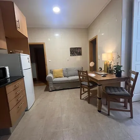 комната с двуспальной кроватью в уютных апартаментах * Lisbon