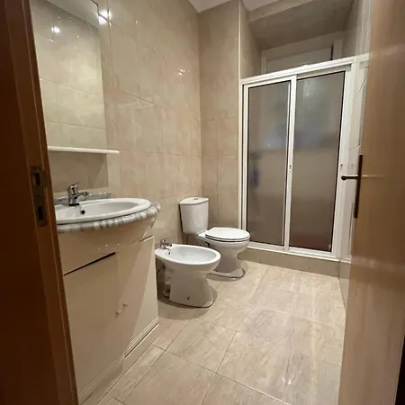 комната с двуспальной кроватью в уютных апартаментах *