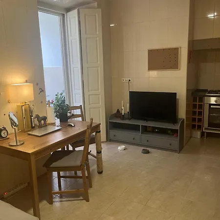Apartamento комната с двуспальной кроватью в уютных апартаментах Lisboa